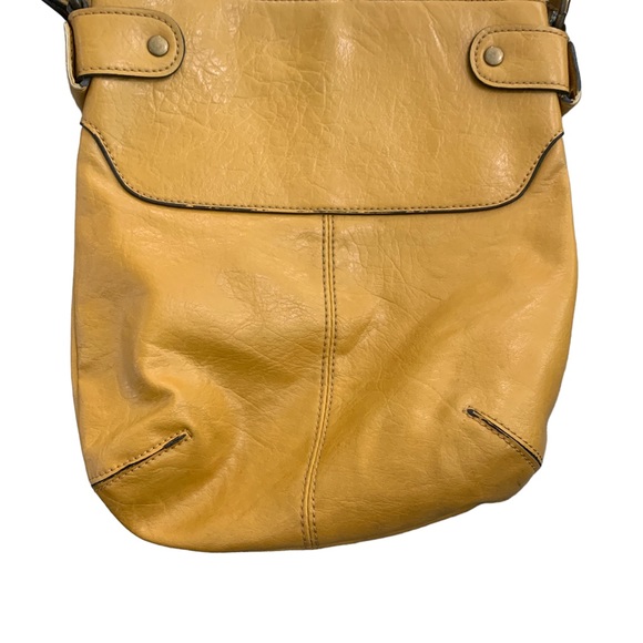 Beautiful AXCESS by Liz Claiborne Cross Body Purse. Carmel colored - Picture 2 of 9